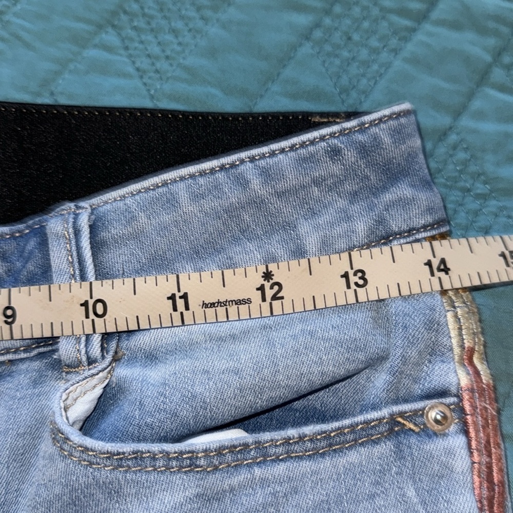 Embroidered Jeans - Picture 5 of 7